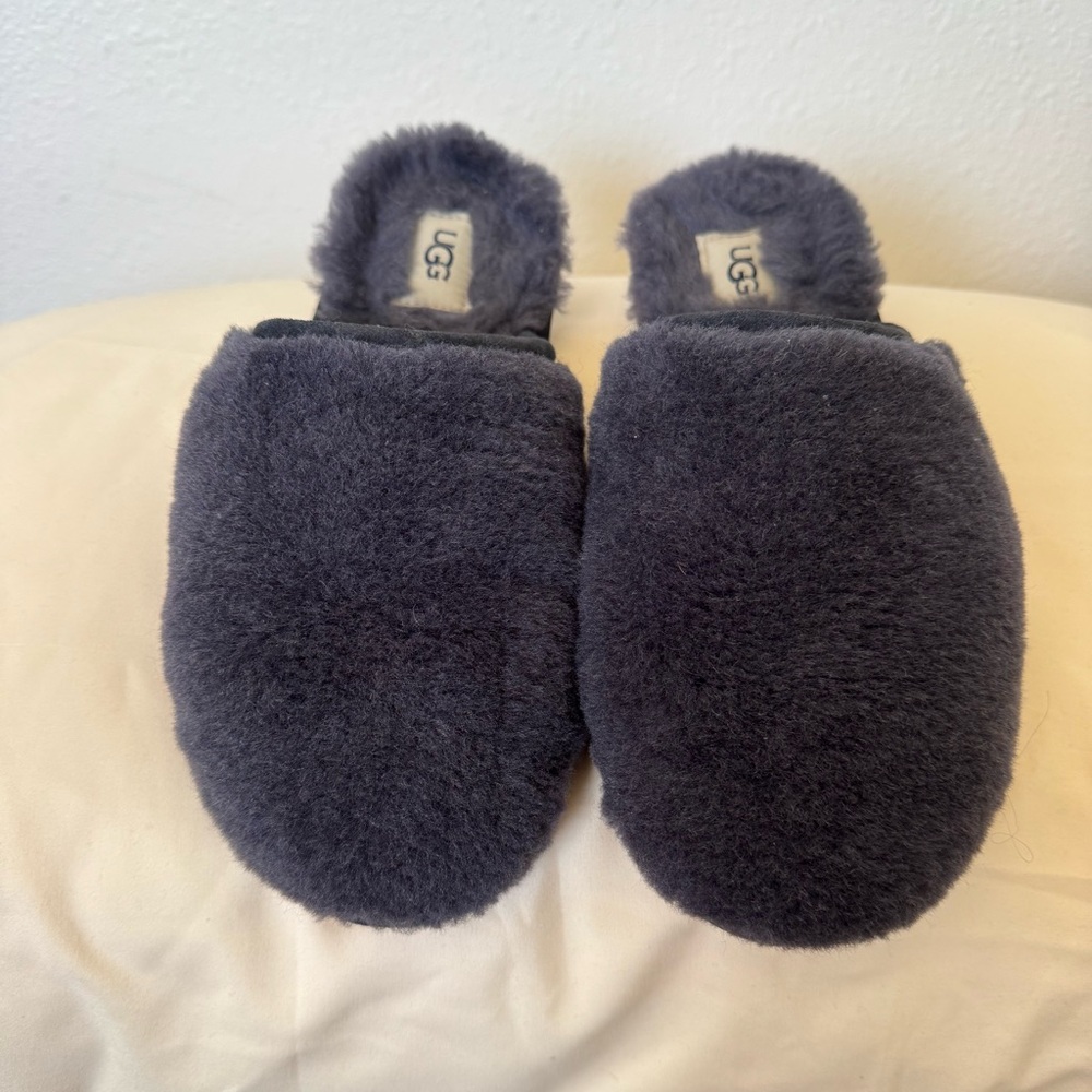 UGG Blue-Gray Fuzzy Women’s Slippers